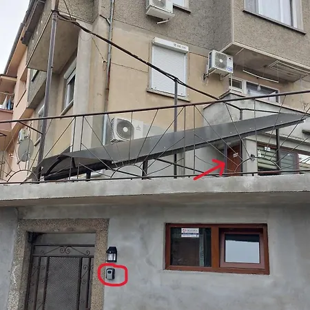 Iv With A Private Garage Daire *