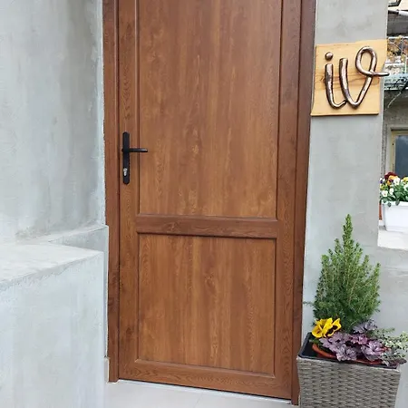 Iv With A Private Garage * Tırnova