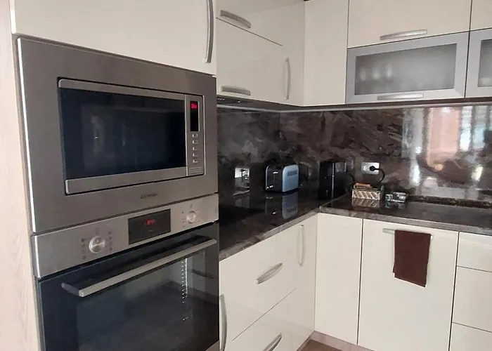 Iv With A Private Garage Appartamento